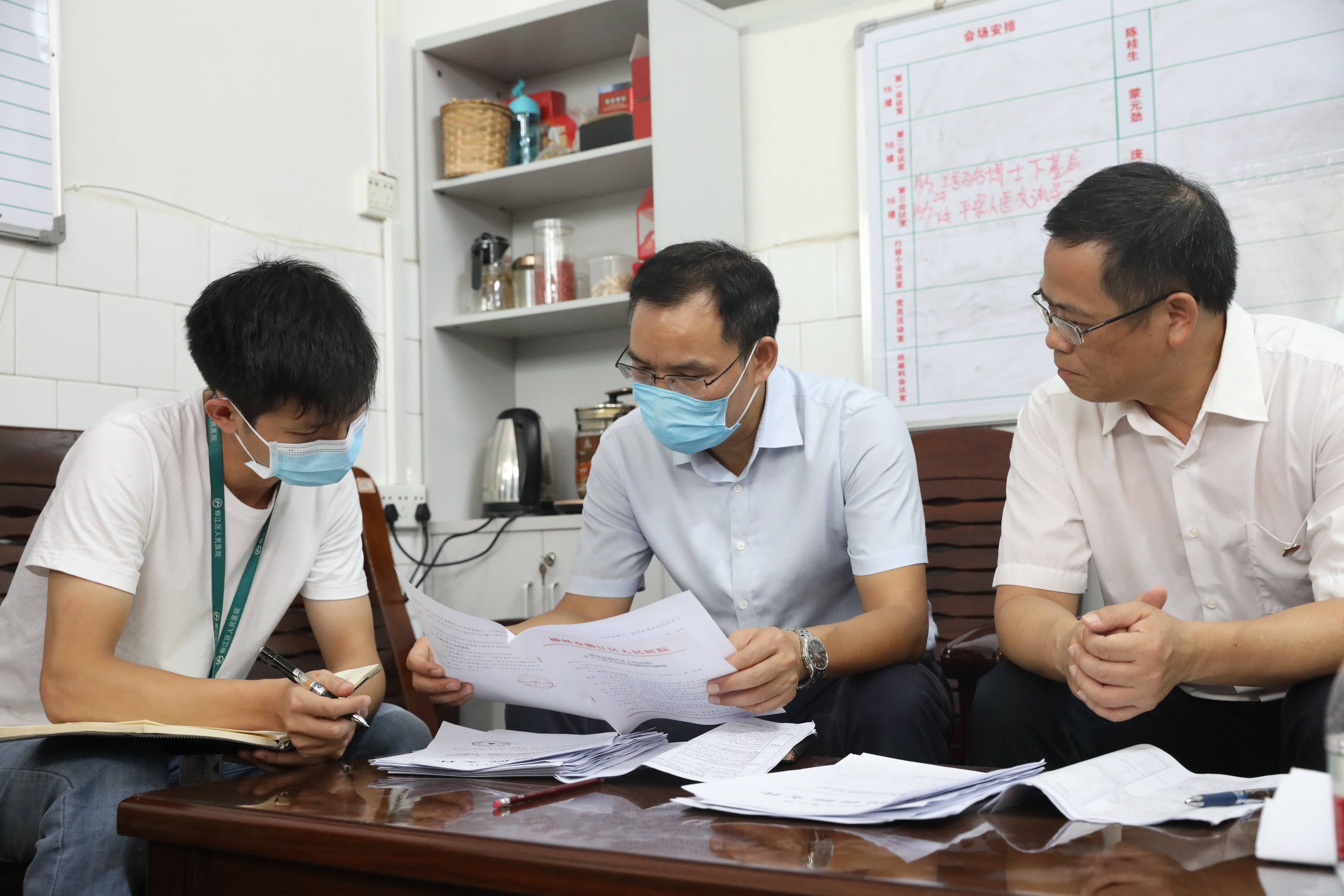 九游游戏攻略-窗口期体能课后，西汉姆更衣室发声备战社区盾，引发热议，医务组通报恢复的简单介绍
