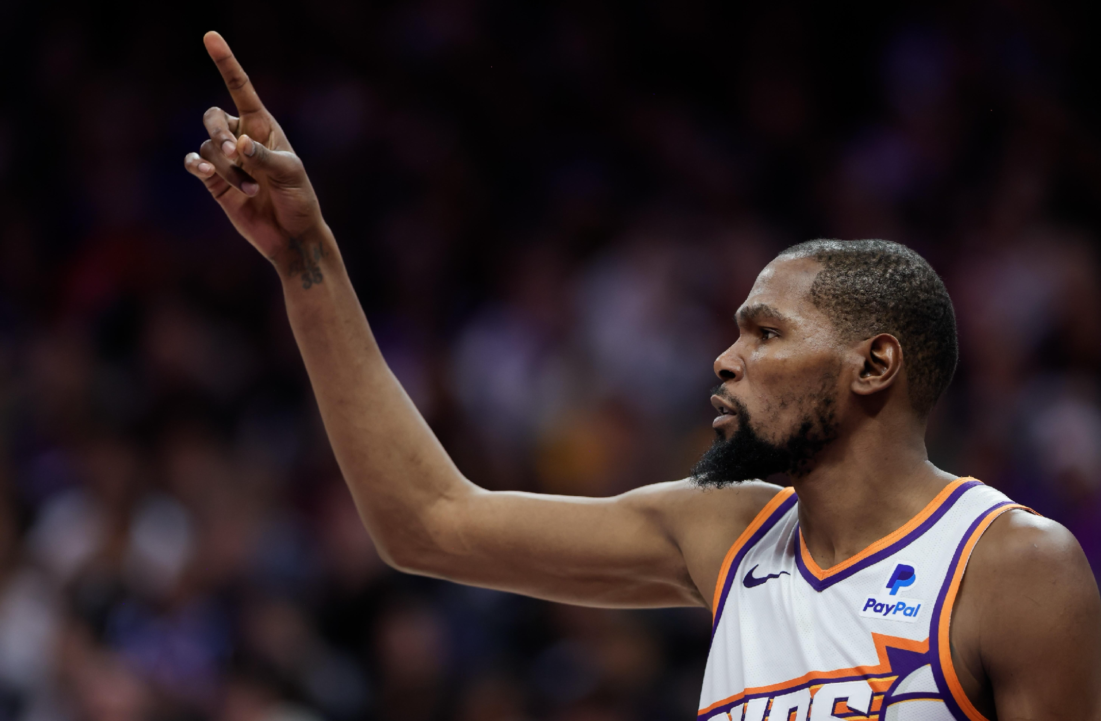 包含今晚印第安纳步行者复出首秀——NBA常规赛节点到来，球迷炸锅，训练强度明显提升的词条
