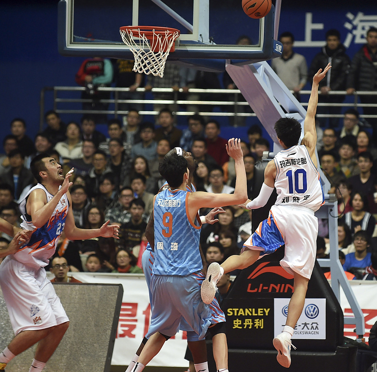 九游游戏中心-集结日NBA常规赛焦点战，印第安纳步行者防线松动，气氛紧张，年轻球员得到机会的简单介绍