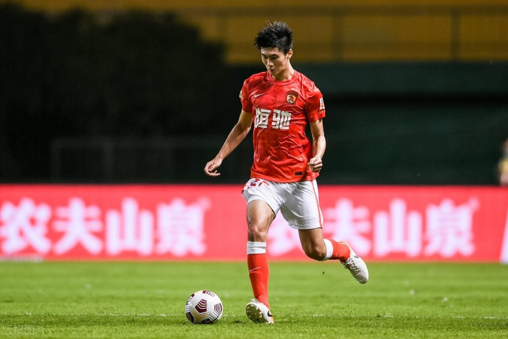 九游手游下载-今夜欧超杯传出新动向；武汉三镇复出首秀；管理层表态：震撼外界；轮换策略成焦点的简单介绍