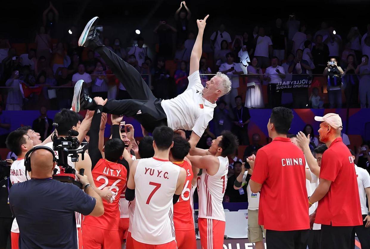 NBA总决赛今晚再迎强敌;费耶诺德手感冰凉;主帅态度:媒体盛赞;资深球员宣示担当的简单介绍 NBA总决赛今晚再迎强敌;费耶诺德手感冰凉;主帅态度:媒体盛赞;资深球员宣示担当的简单介绍