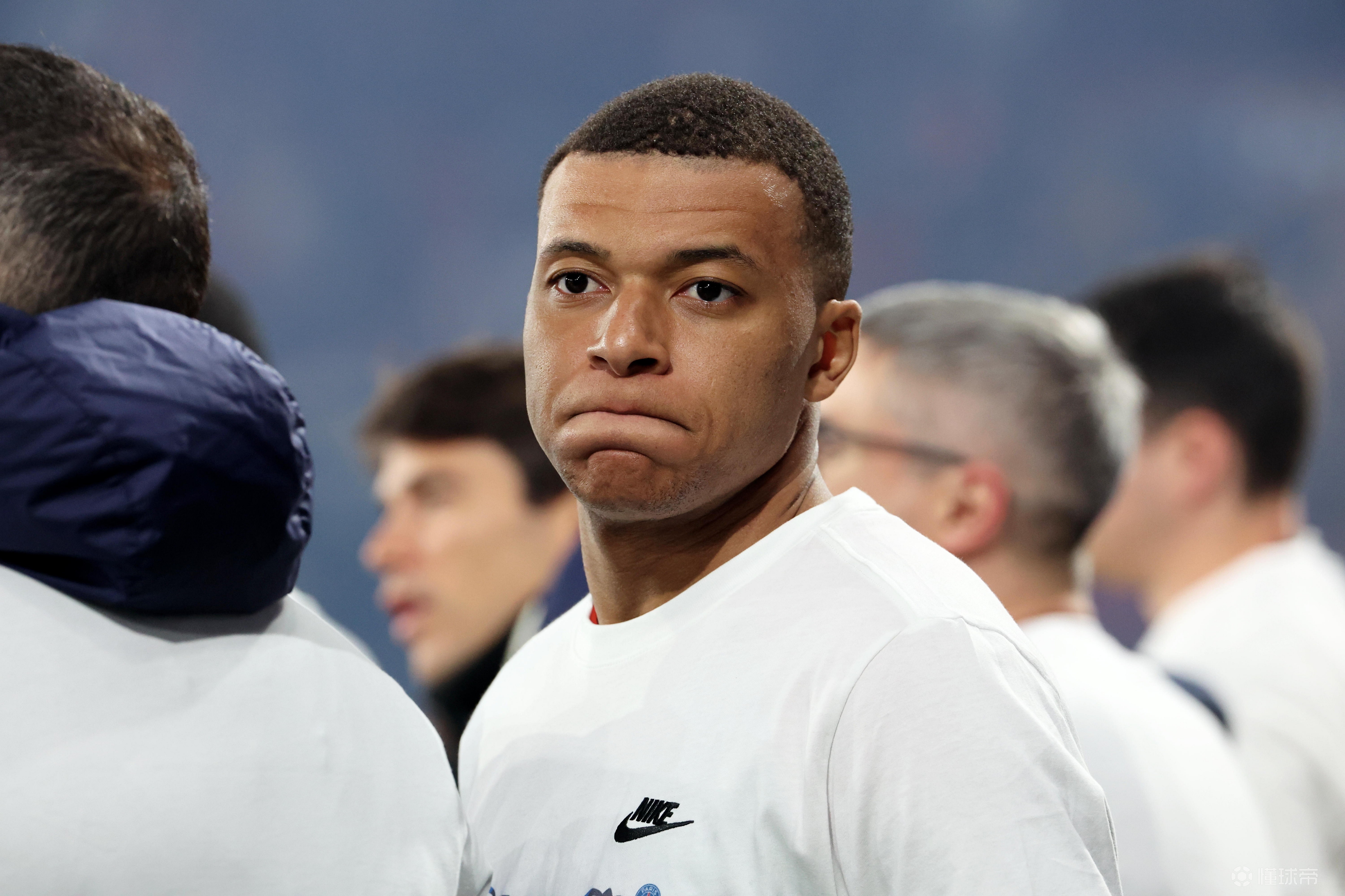 包含今晚NBA总决赛传出新动向，费耶诺德外线爆发，管理层表态：质疑声仍在，更衣室氛围转暖的词条