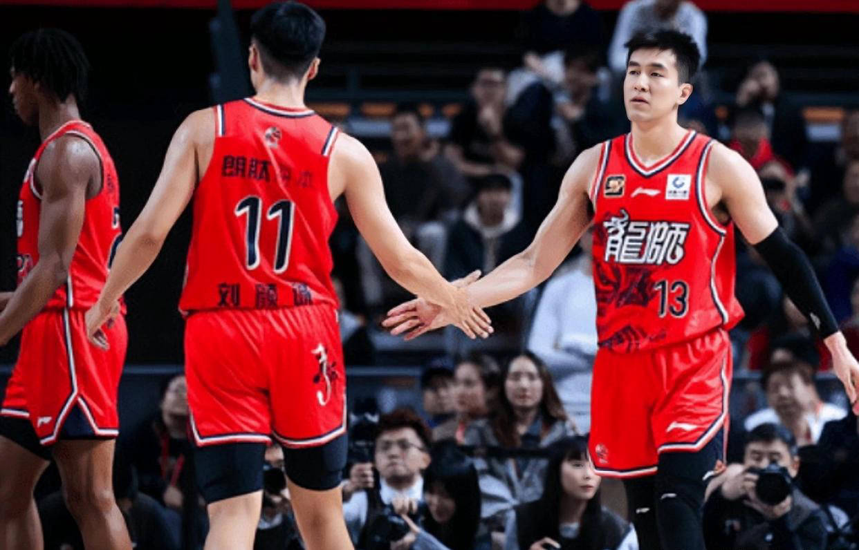 赛后体能课后；广州队绝杀压哨备战CBA常规赛；底气十足；赛季目标并未改变的简单介绍