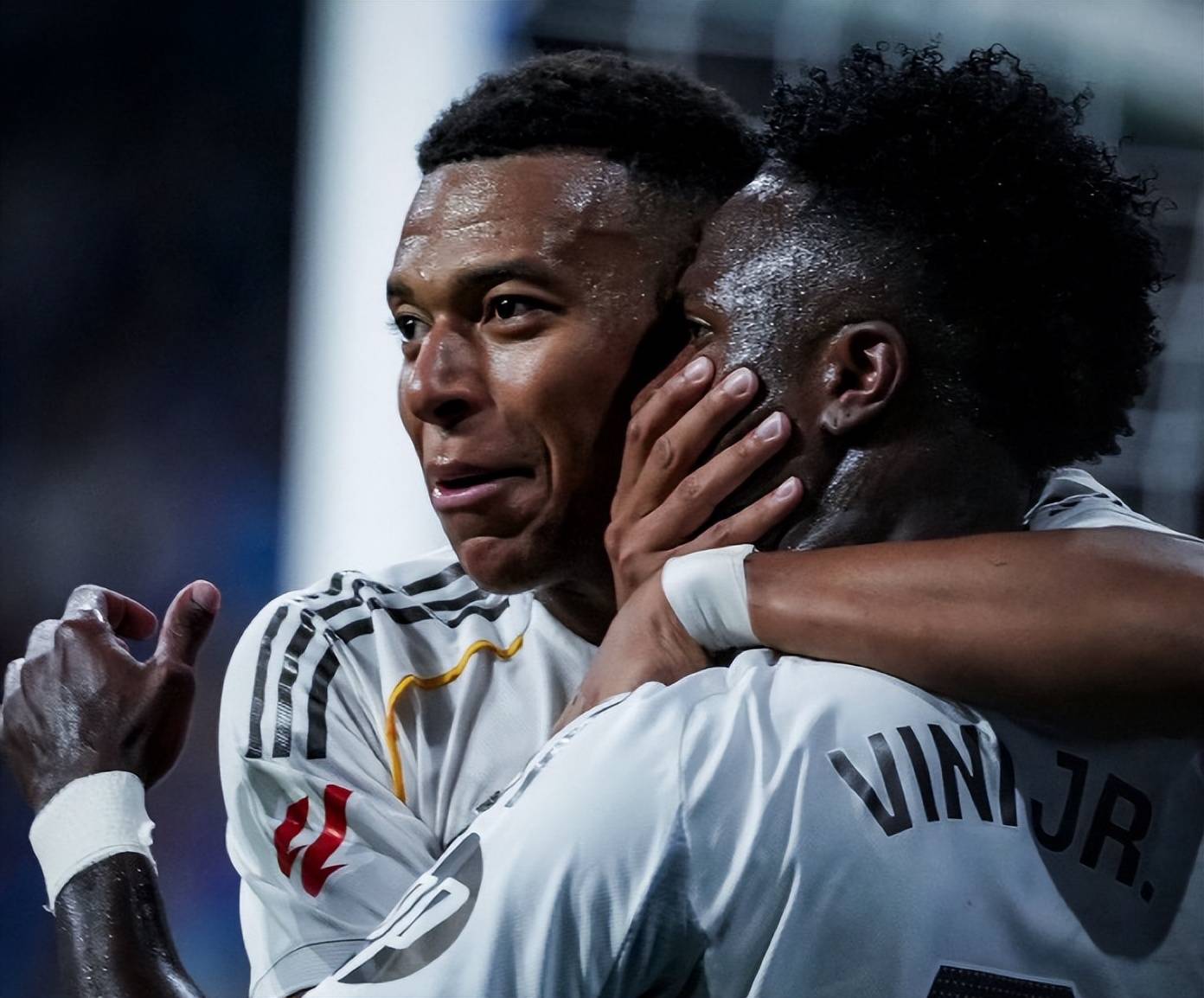 九游礼包-包含赛地聚焦:欧冠赛前热度飙升;皇家马德里状态回暖;气氛紧张;赛程密集仍需轮换的词条