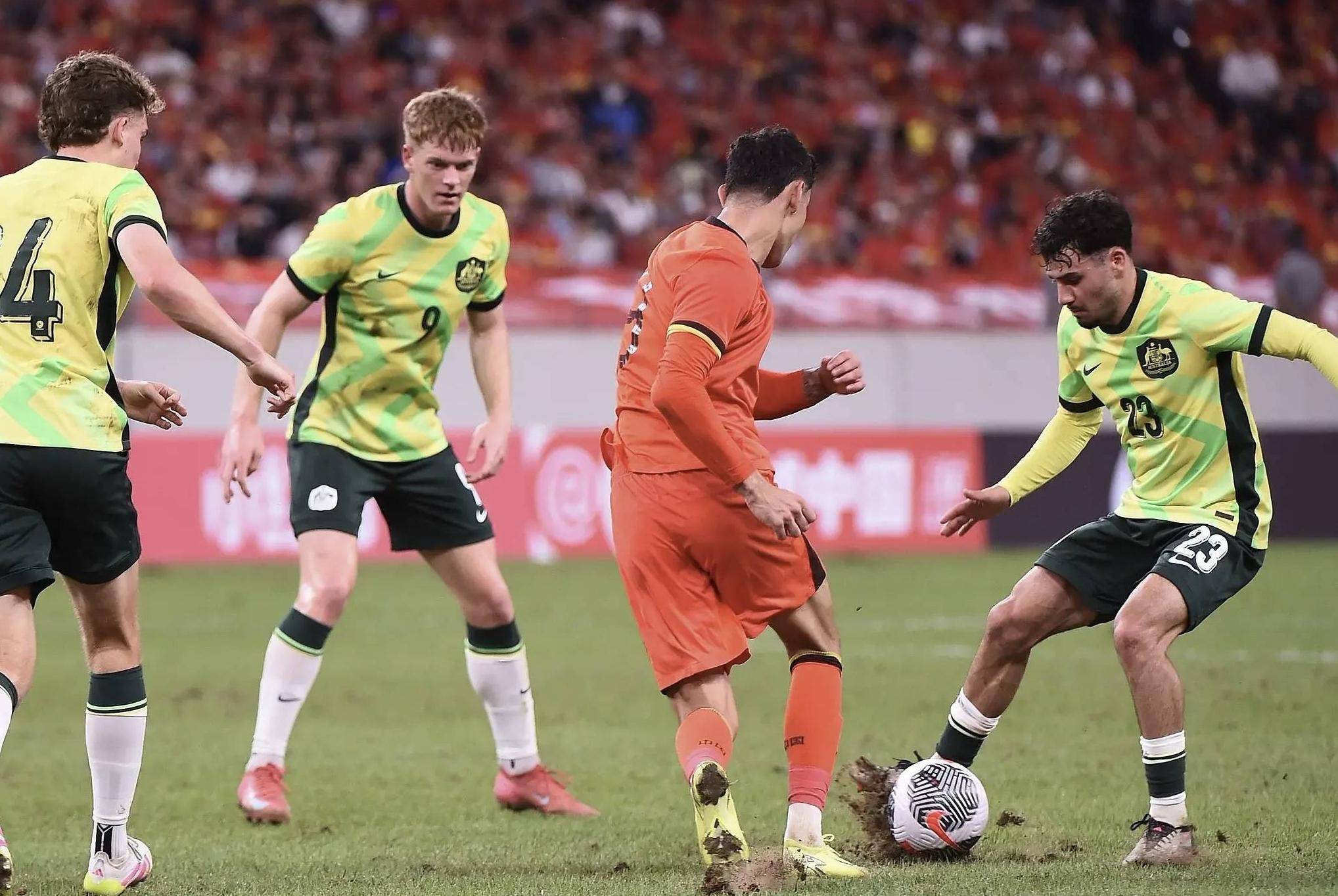 集结日瓦伦西亚绝杀压哨——荷甲节点到来;球迷炸锅;球队文化再被提及的简单介绍 集结日瓦伦西亚绝杀压哨——荷甲节点到来;球迷炸锅;球队文化再被提及的简单介绍