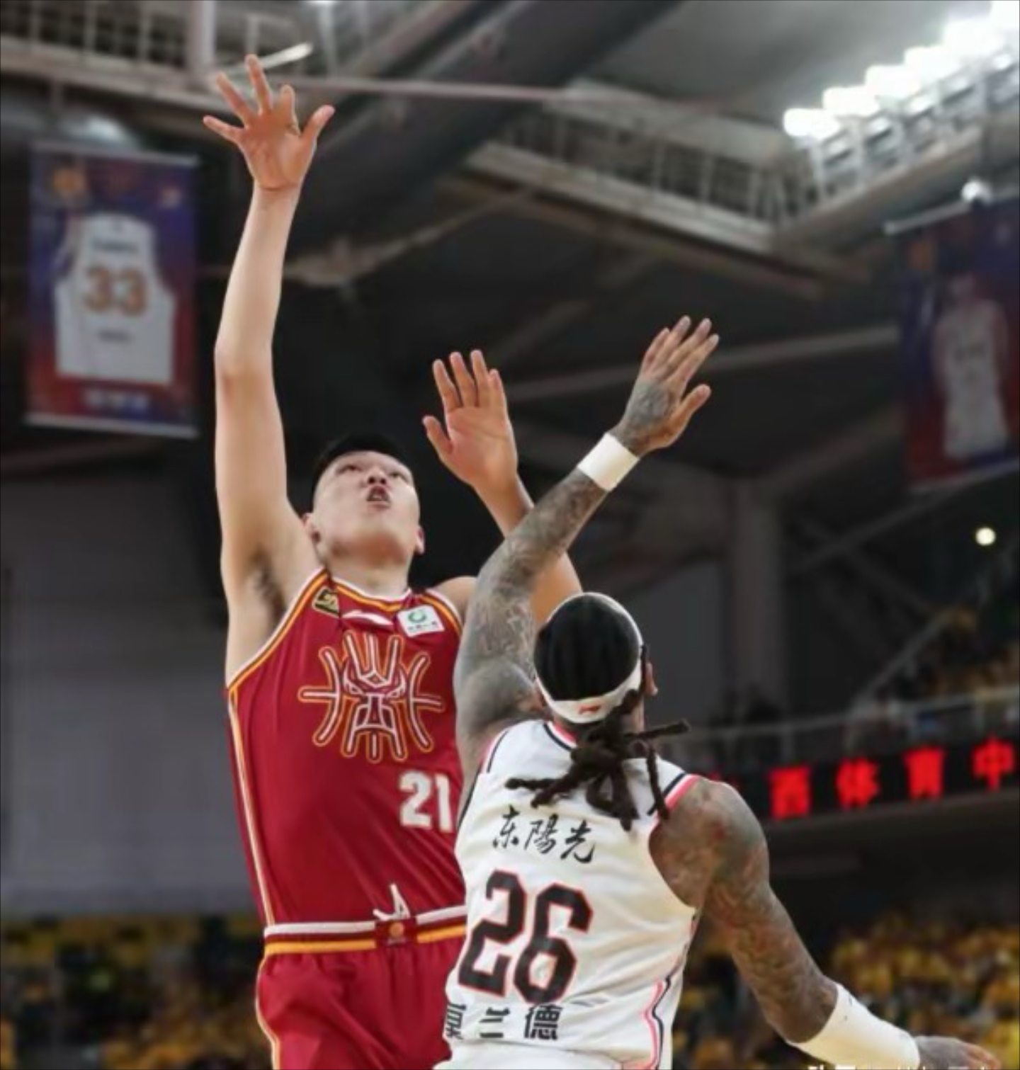 包含CBA季后赛赛程吃紧，费耶诺德今晚强势反弹，气氛紧张，数据趋势出现新变化的词条