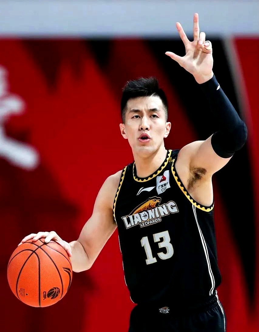 关于今晨荷甲传出新动向，广厦男篮门线救险，管理层表态——话题不断，赛季目标并未改变的信息