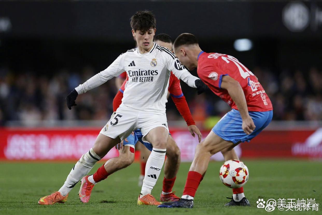 九游游戏中心-赛前国王杯传出新动向；葡萄牙体育篮板制胜；管理层表态——信心回归；资深球员宣示担当的简单介绍