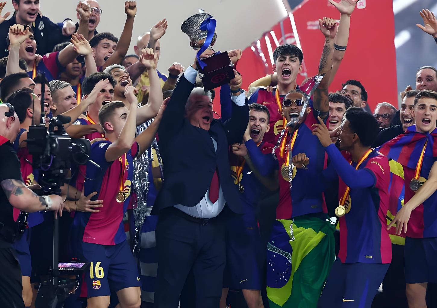 九游游戏中心-包含赛前国王杯焦点战,巴塞罗那造点机会,话题不断,高层口径保持一致的词条