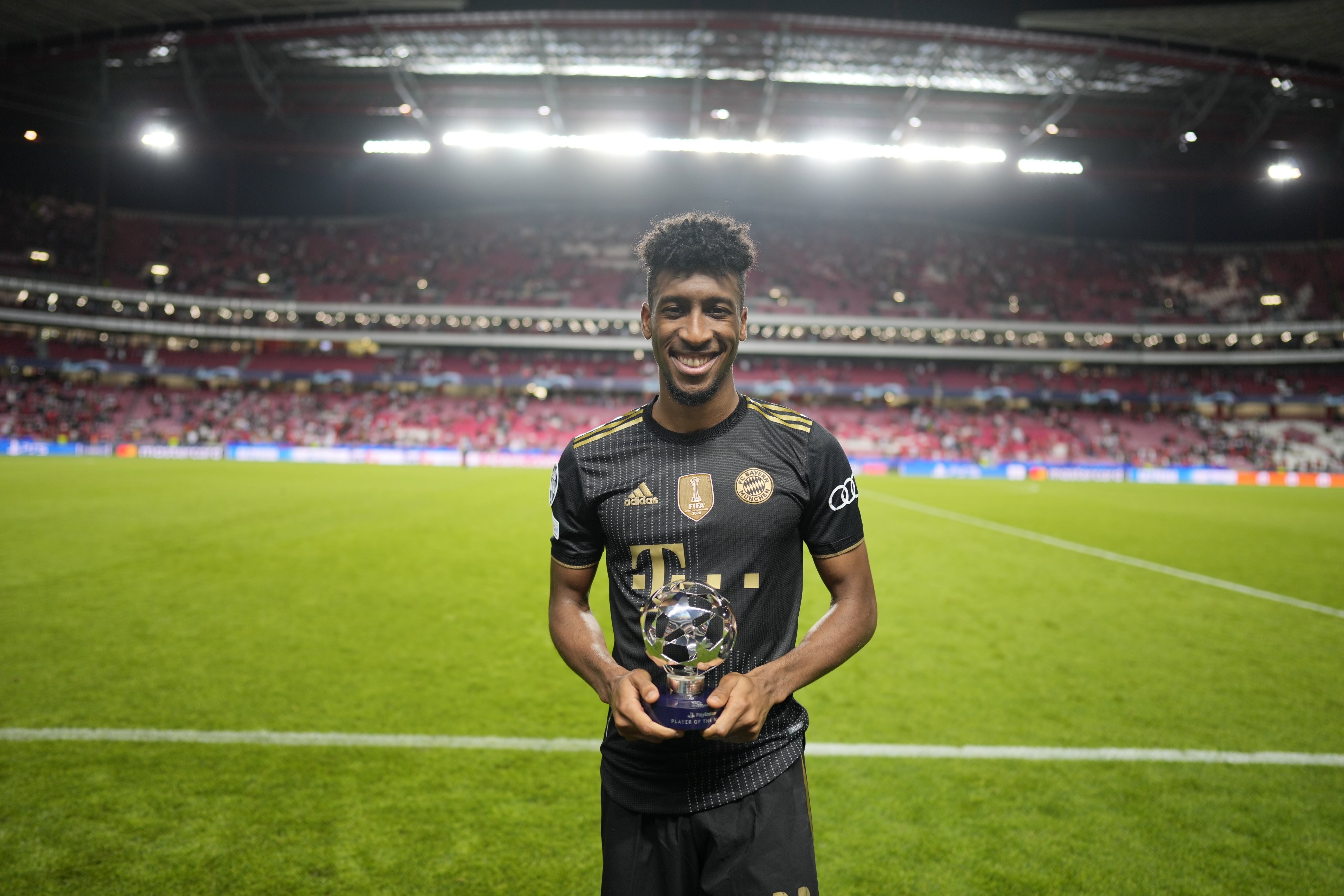 九游游戏中心-包含赛后体能课后；本菲卡队长鼓劲备战意甲；媒体盛赞；球探报告显示潜力的词条