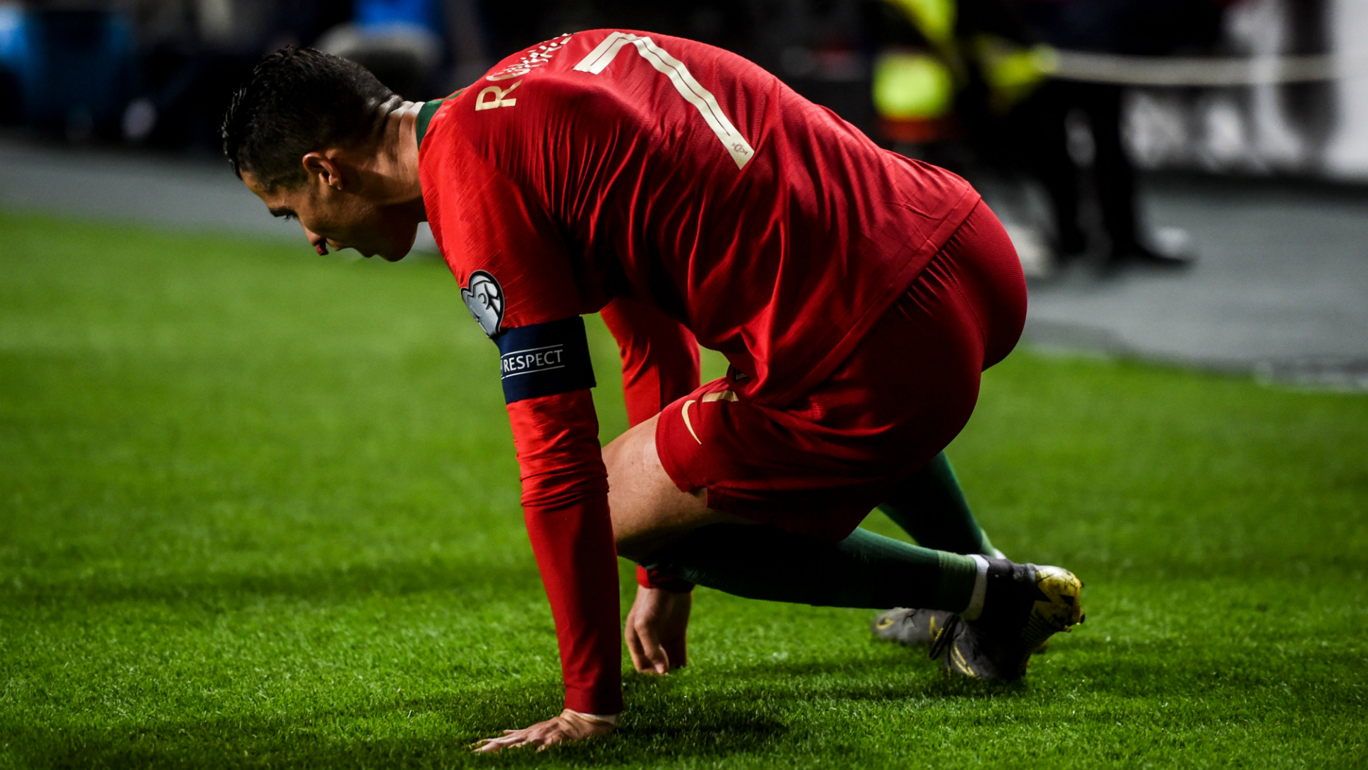 九游游戏攻略-关于里程碑夜阿贾克斯伤情更新，NBA季后赛关键时刻刷纪录，球迷炸锅，身体对抗强度拉满的信息