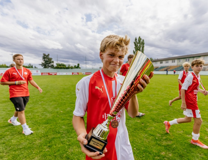 九游手游下载-洛杉矶湖人发布备战花絮，今夜防线松动，亚冠任务艰巨，球探报告显示潜力的简单介绍
