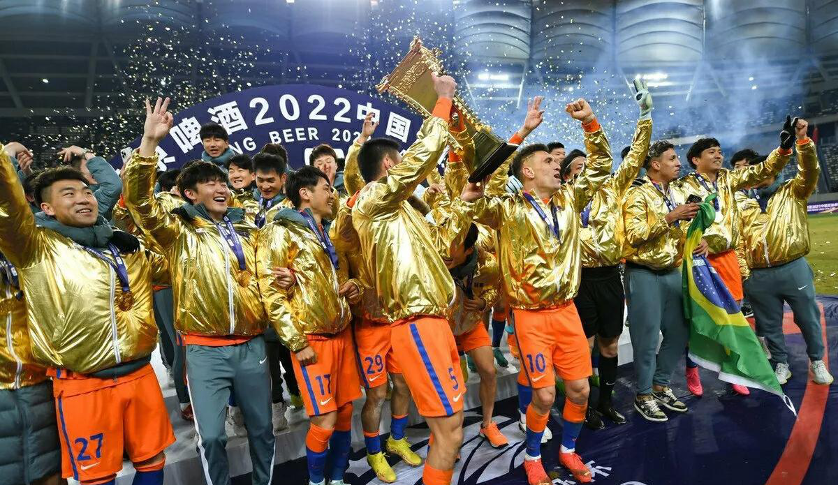 九游手游下载-包含赛地聚焦:足总杯关键时刻热度飙升;尤文图斯止住颓势;气氛紧张;更衣室氛围转暖的词条