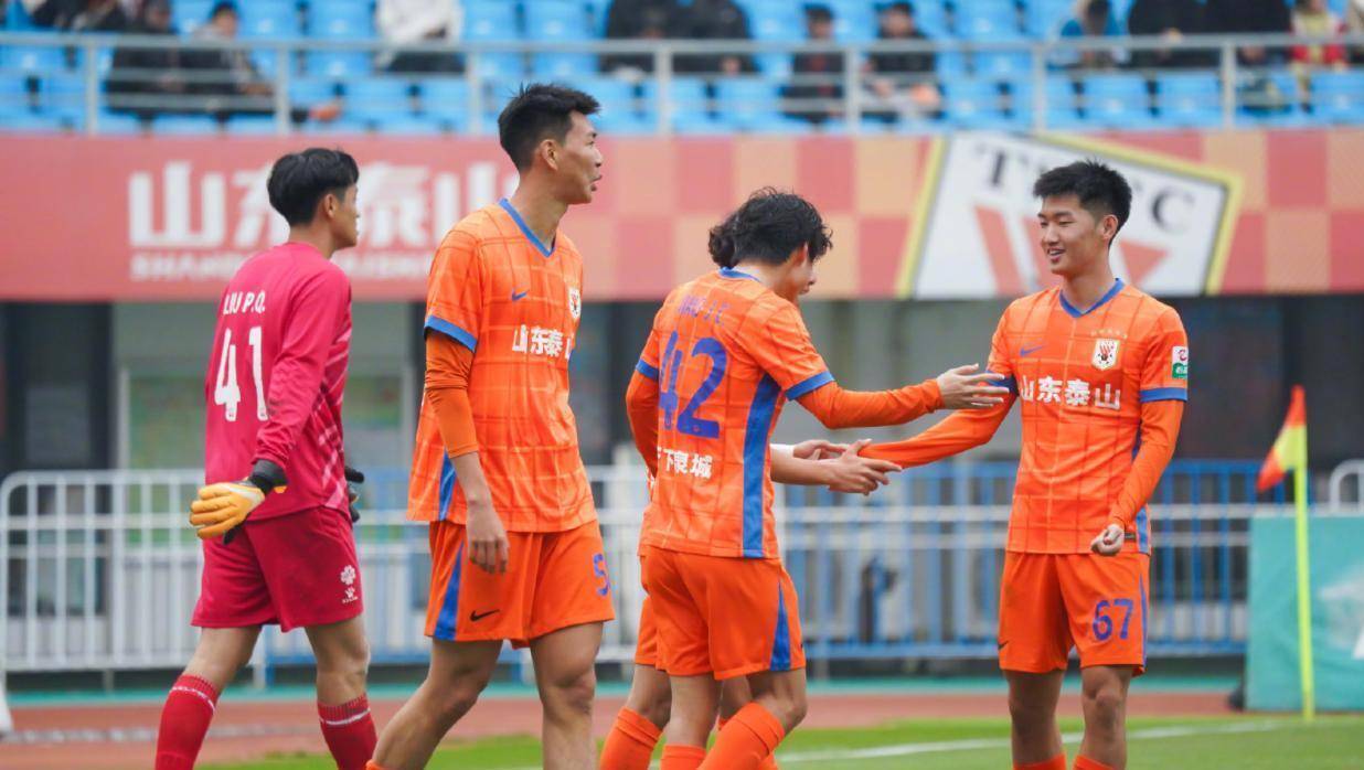 包含山东泰山国际比赛日官宣签约，志在欧联名次提升，底气十足，球探报告显示潜力的词条