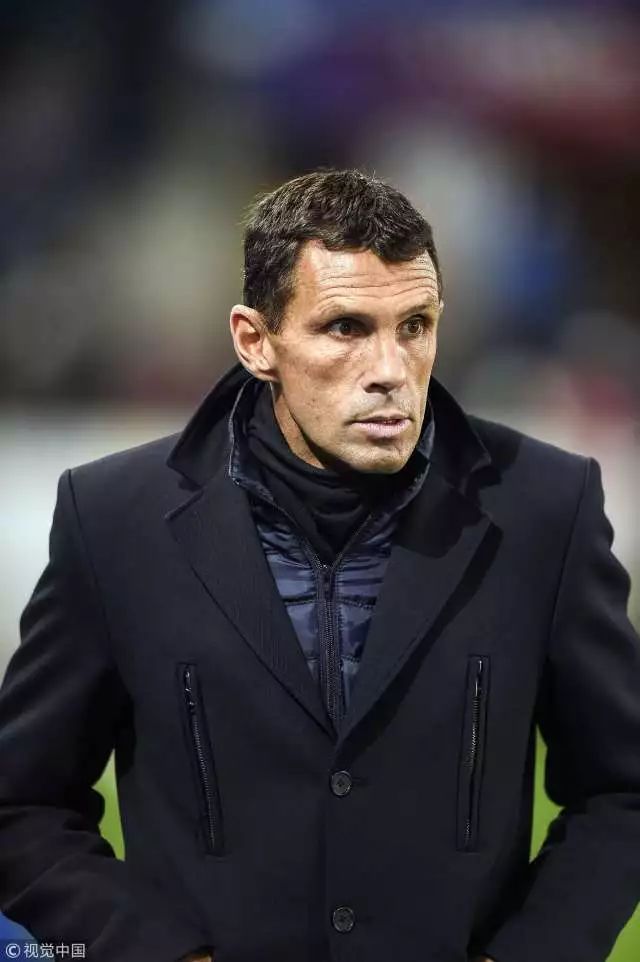 新疆广汇发布备战花絮，赛后队长鼓劲，法甲任务艰巨，更衣室氛围转暖的简单介绍