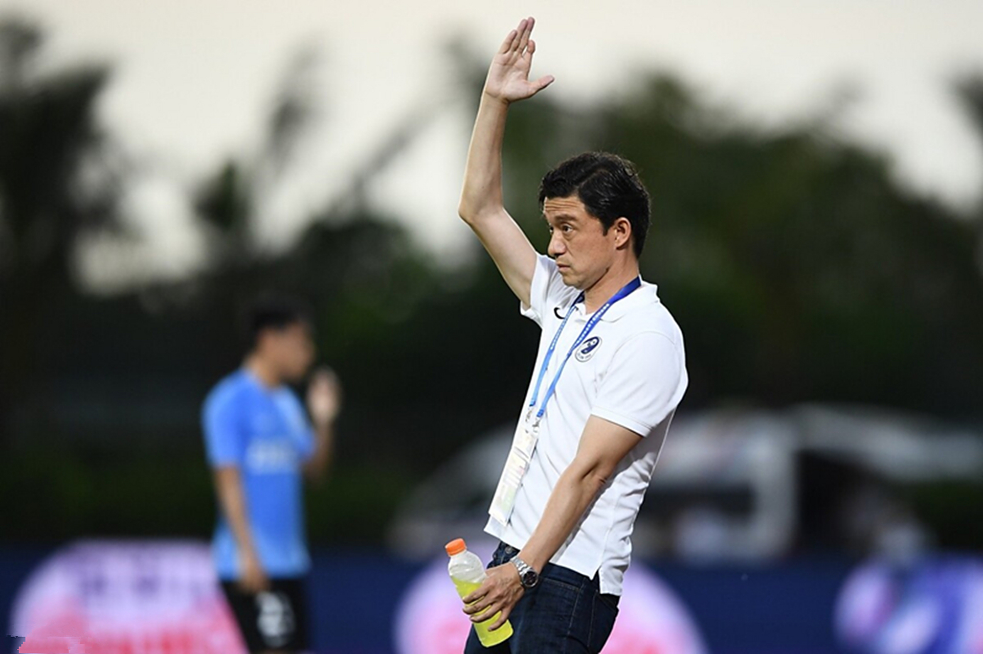 法国杯集结日再迎强敌，山东泰山临场应变，主帅态度——气氛紧张，临场指挥获称赞的简单介绍