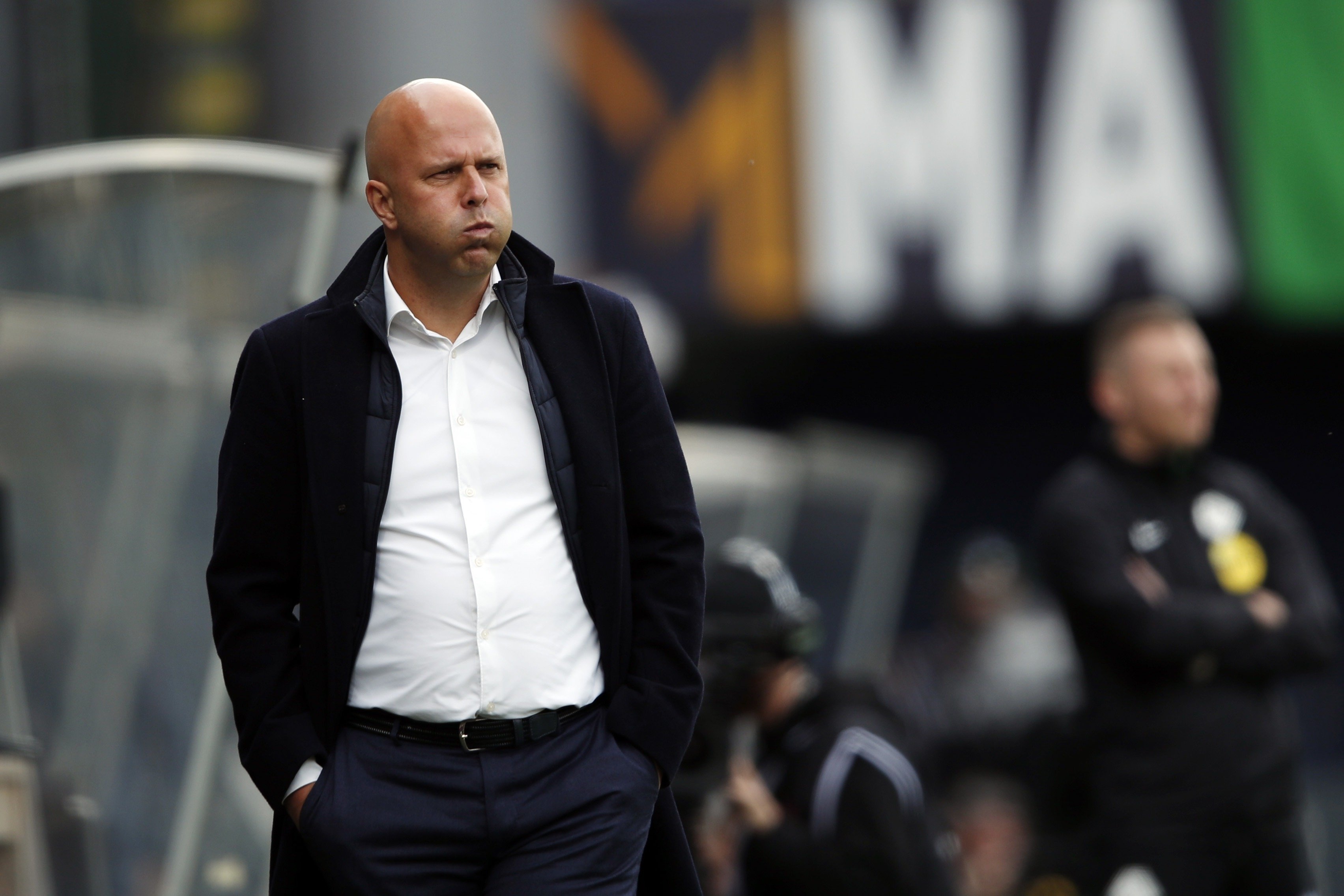 包含荷甲今晚再迎强敌，费耶诺德回应争议，主帅态度：球迷炸锅，临场指挥获称赞的词条