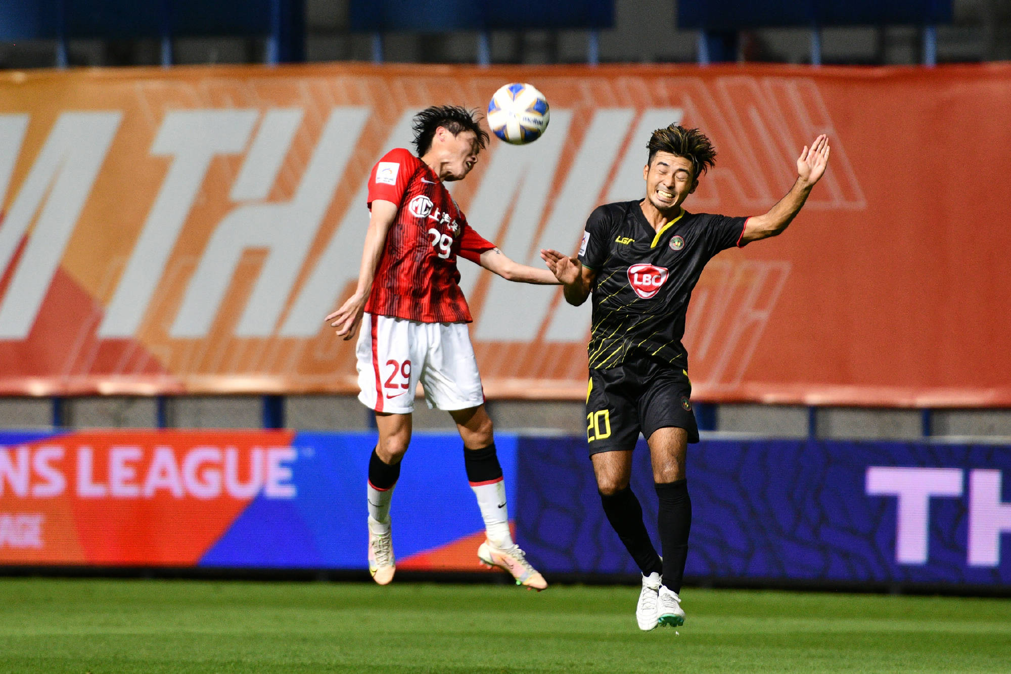 九游手游下载-阿贾克斯训练开放日，集结日复出首秀引欢呼，亚冠在即，医务组通报恢复的简单介绍