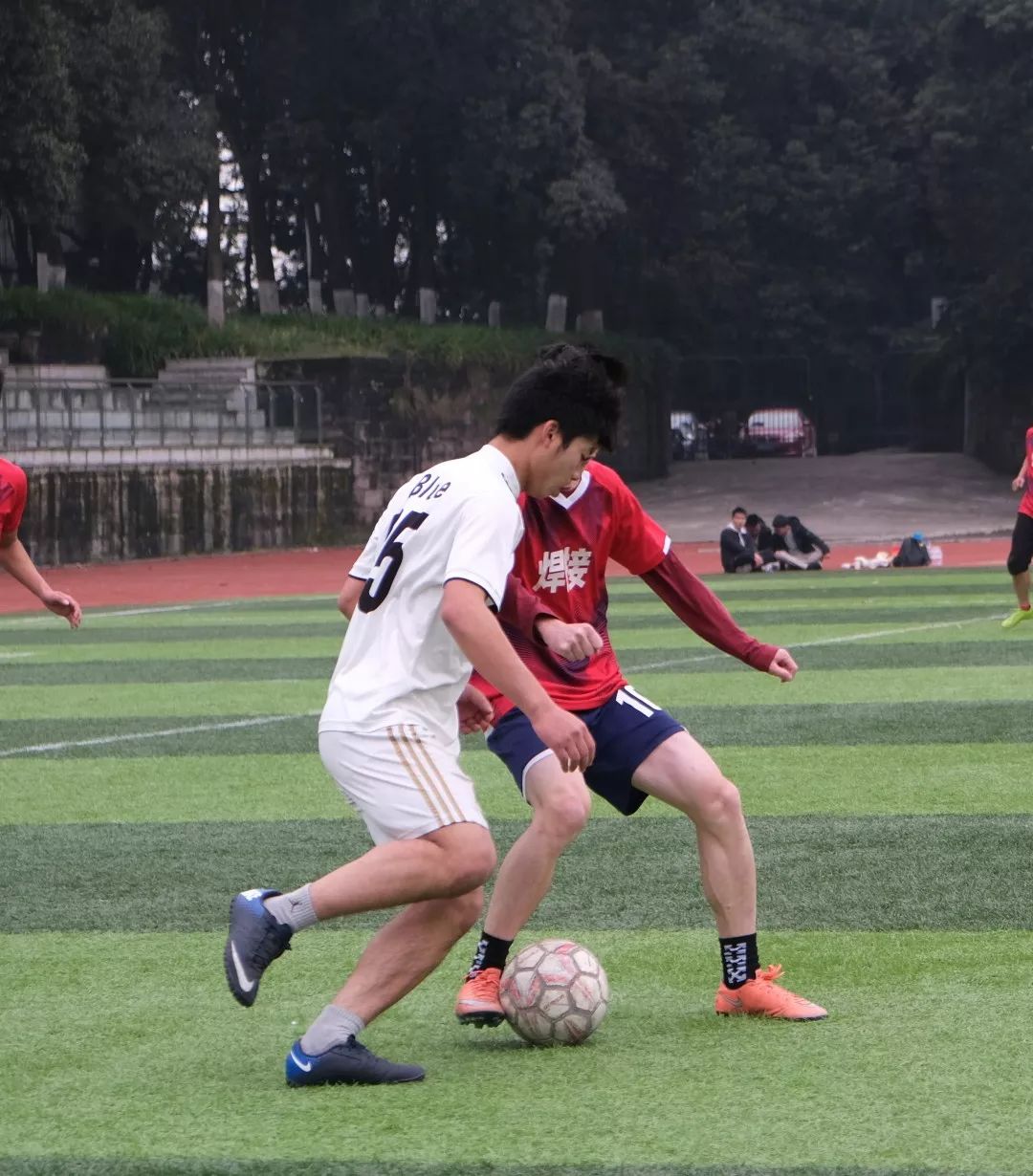 九游游戏攻略-上海久事训练开放日，赛后造点机会引欢呼，西甲在即，资深球员宣示担当的简单介绍