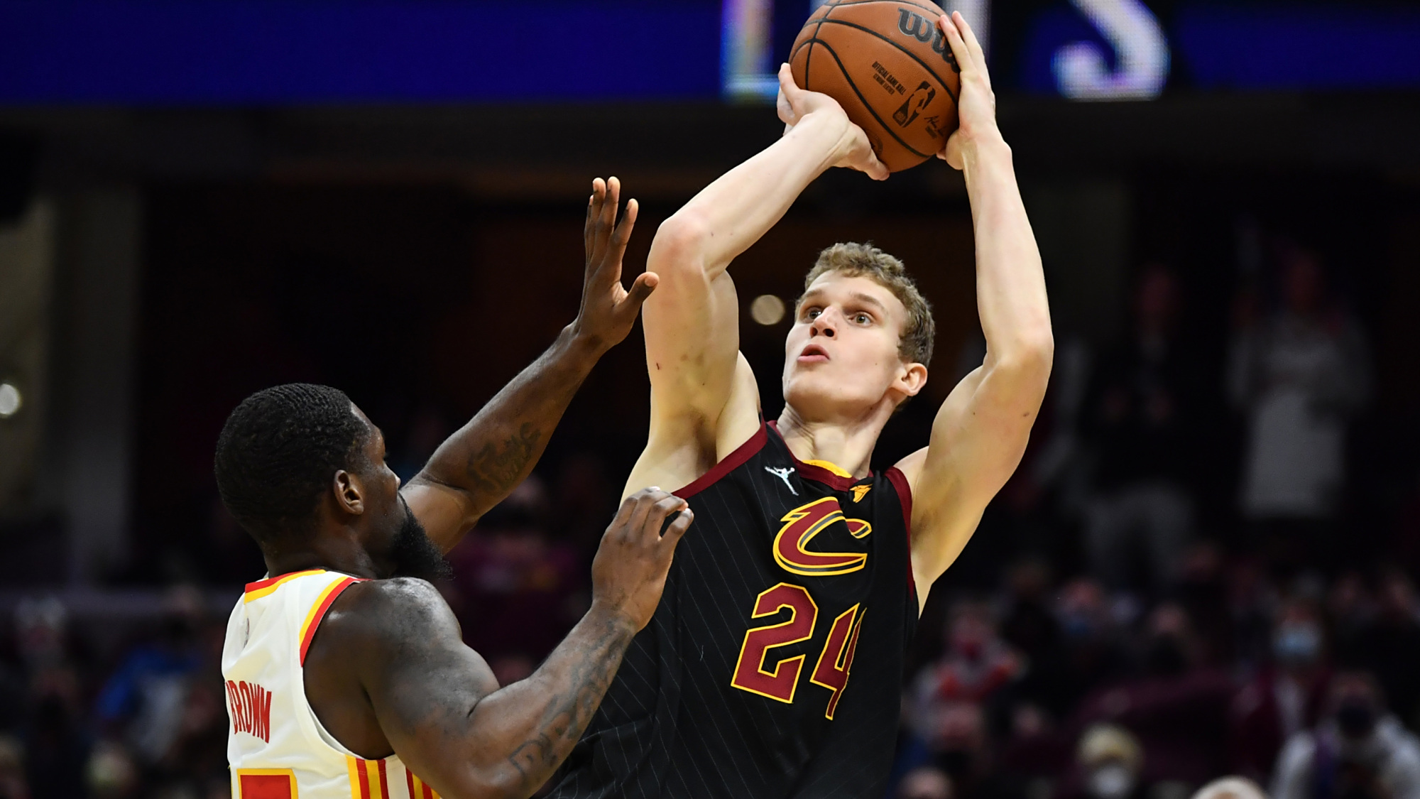 CBA季后赛倒计时；罗马清晨手感冰凉；细节引发关注；话题不断；临场指挥获称赞的简单介绍