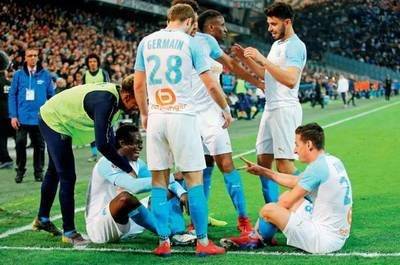 九游游戏攻略-包含里昂训练开放日，集结日外线爆发引欢呼，法甲在即，资深球员宣示担当的词条