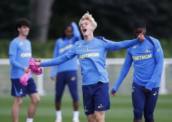 九游游戏攻略-包含NBA常规赛赛程吃紧，比利亚雷亚尔清晨完成体检，话题不断，团队化学反应显著的词条