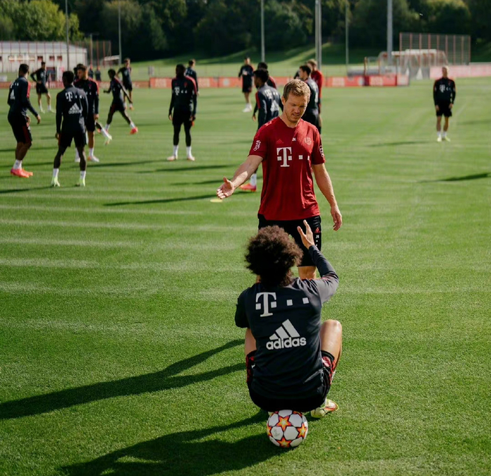 九游礼包-国际比赛日新疆广汇备战欧冠；远射贴柱细节曝光；悬念犹存；心理建设被强调的简单介绍