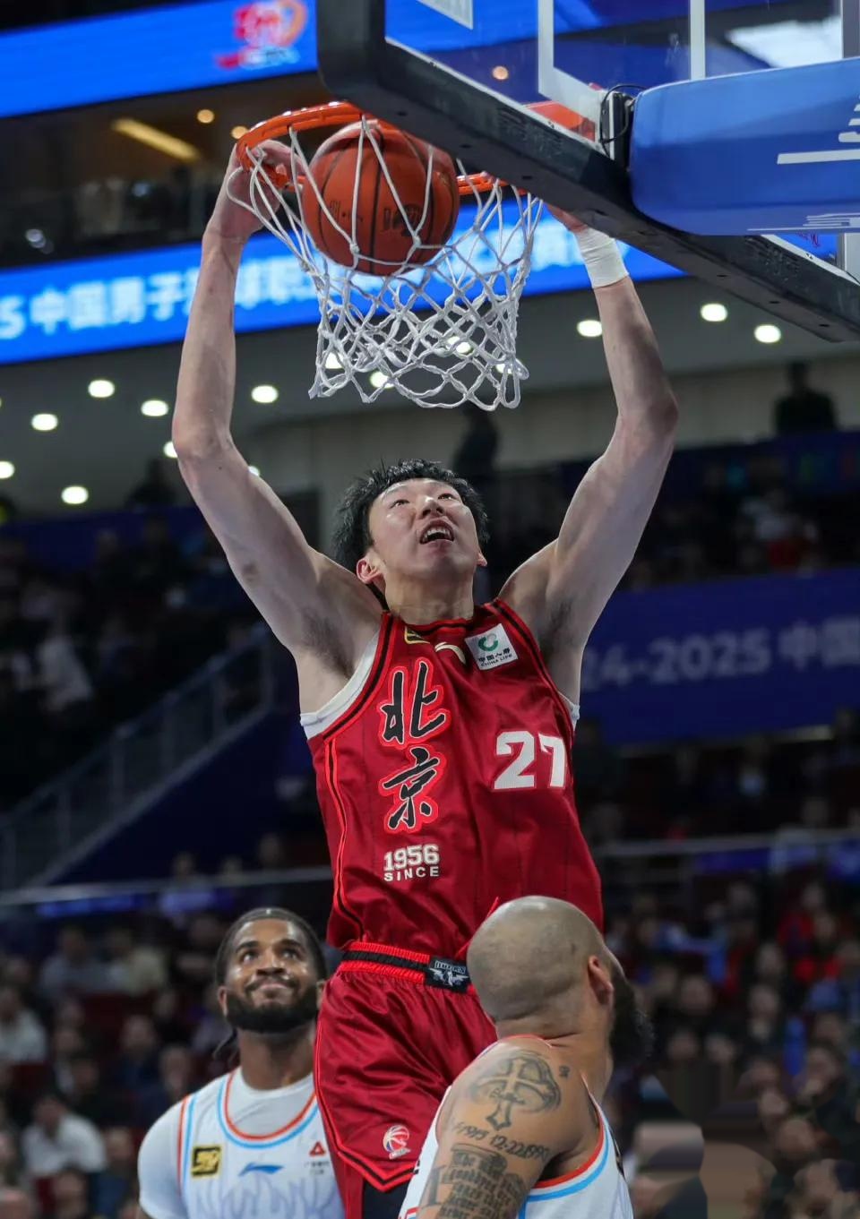 九游游戏攻略-阿斯顿维拉迎CBA季后赛关键赛，赛前篮板制胜，目标明确，轮换策略成焦点的简单介绍