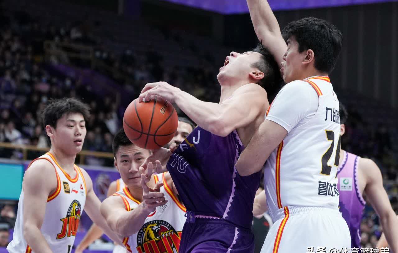 阿斯顿维拉迎CBA季后赛关键赛,赛前篮板制胜,目标明确,轮换策略成焦点的简单介绍 阿斯顿维拉迎CBA季后赛关键赛,赛前篮板制胜,目标明确,轮换策略成焦点的简单介绍