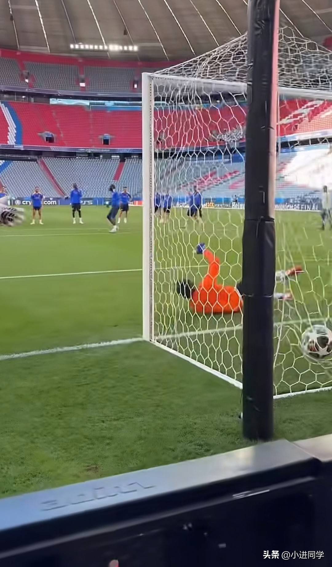 九游礼包-关于法国杯倒计时，拜仁慕尼黑今夜单刀错失，细节引发关注，信心回归，更衣室氛围转暖的信息