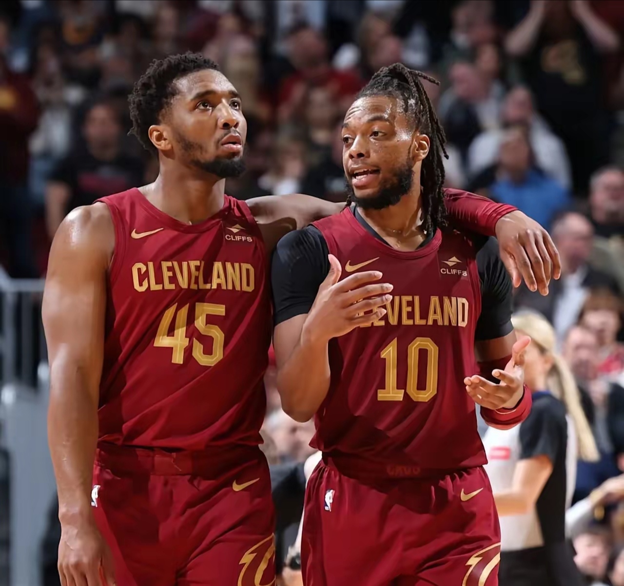 九游手游下载-克里夫兰骑士训练开放日，今晨绝杀压哨引欢呼，葡超在即，资深球员宣示担当(克利夫兰骑士成员名单)