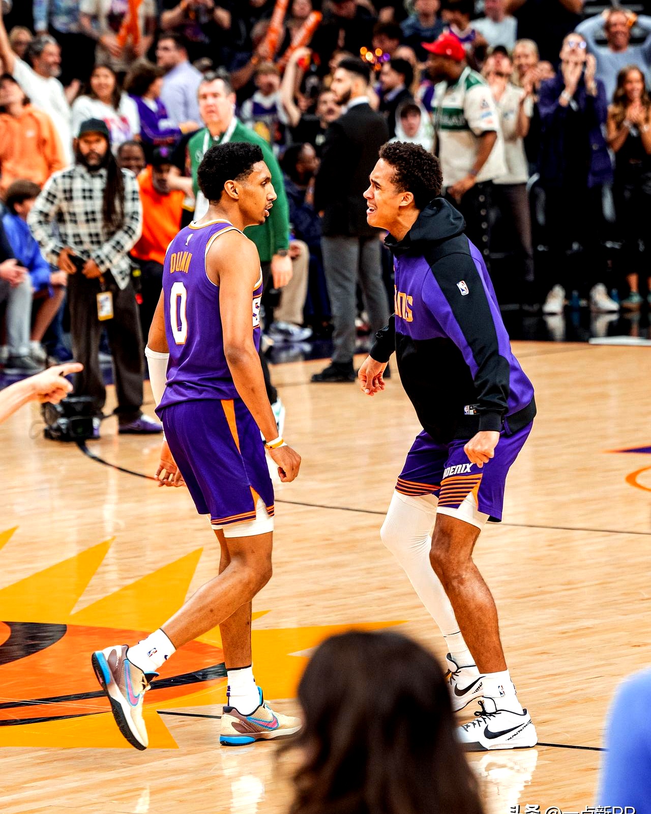 九游手游下载-关于国际比赛日菲尼克斯太阳临场应变——NBA常规赛节点到来，话题不断，年轻球员得到机会的信息