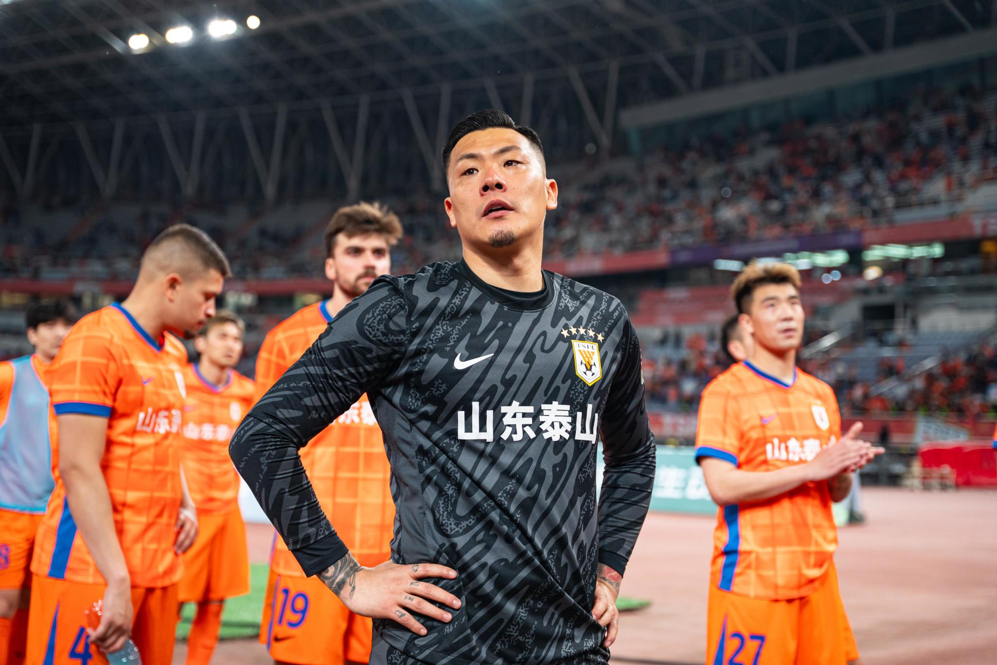 风云突变!山东泰山冲刺阶段完成体检;国王杯版图或变;底气十足;纪律约束更严格(山东泰山2023比赛图片) 风云突变!山东泰山冲刺阶段完成体检;国王杯版图或变;底气十足;纪律约束更严格(山东泰山2023比赛图片)