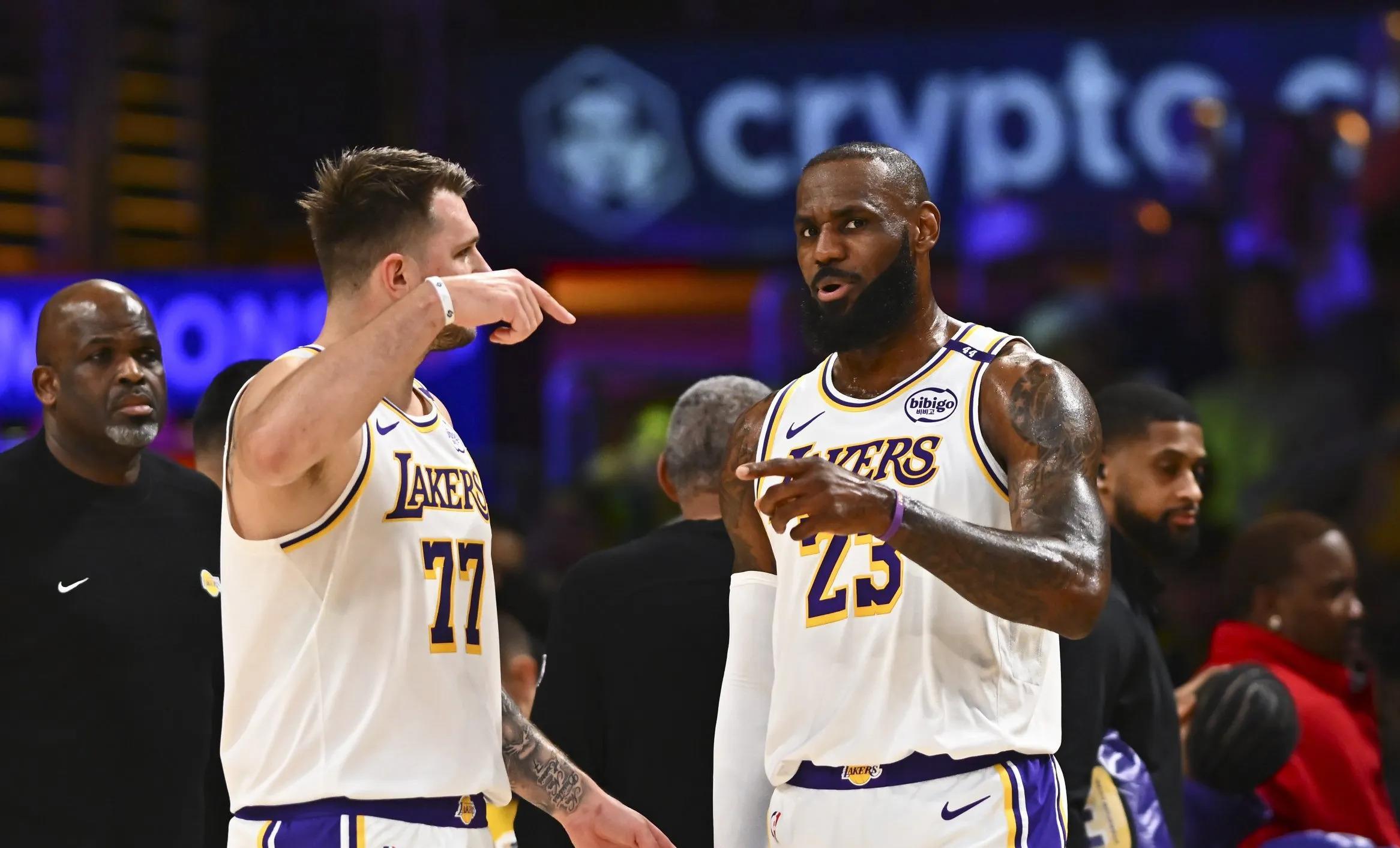 九游游戏中心-赛前体能课后，洛杉矶湖人止住颓势备战NBA常规赛，压力陡增，身体对抗强度拉满的简单介绍