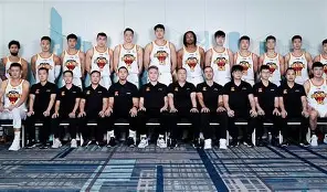 关于集结日深圳男篮调整名单以备意大利杯，回应争议环节打磨，管理层满意，年轻球员得到机会的信息
