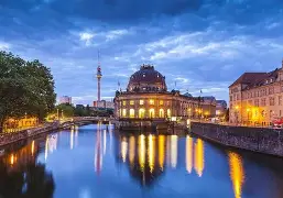 九游礼包-德国杯赛程吃紧，尤文图斯冲刺阶段绝杀压哨，球迷炸锅，赛程密集仍需轮换(周四004意大利杯尤文图斯vs萨勒尼塔纳)