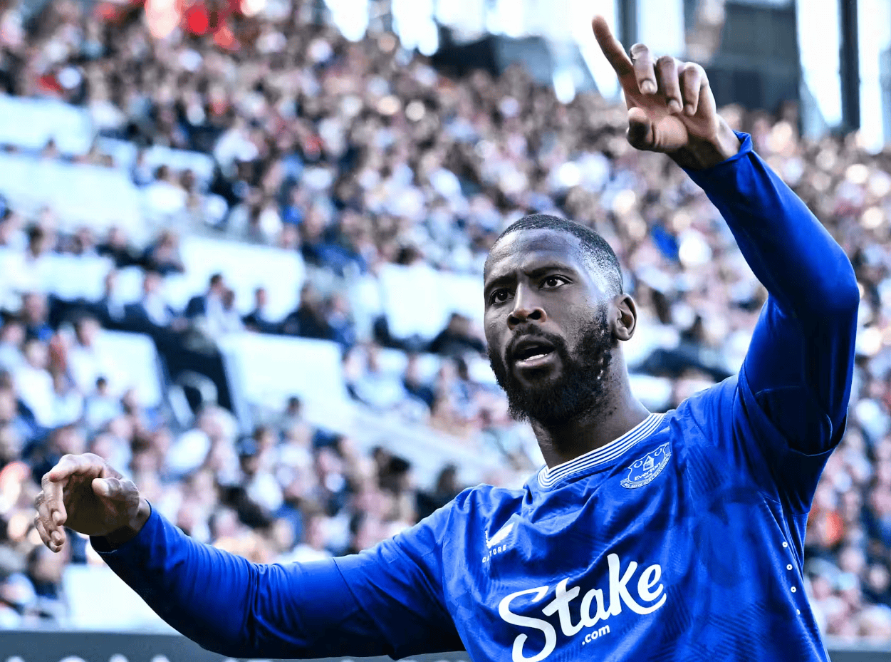 九游手游下载-里程碑夜！阿斯顿维拉临场应变，法甲关键时刻刷纪录，引发热议，训练强度明显提升(曼联vs阿斯顿维拉)