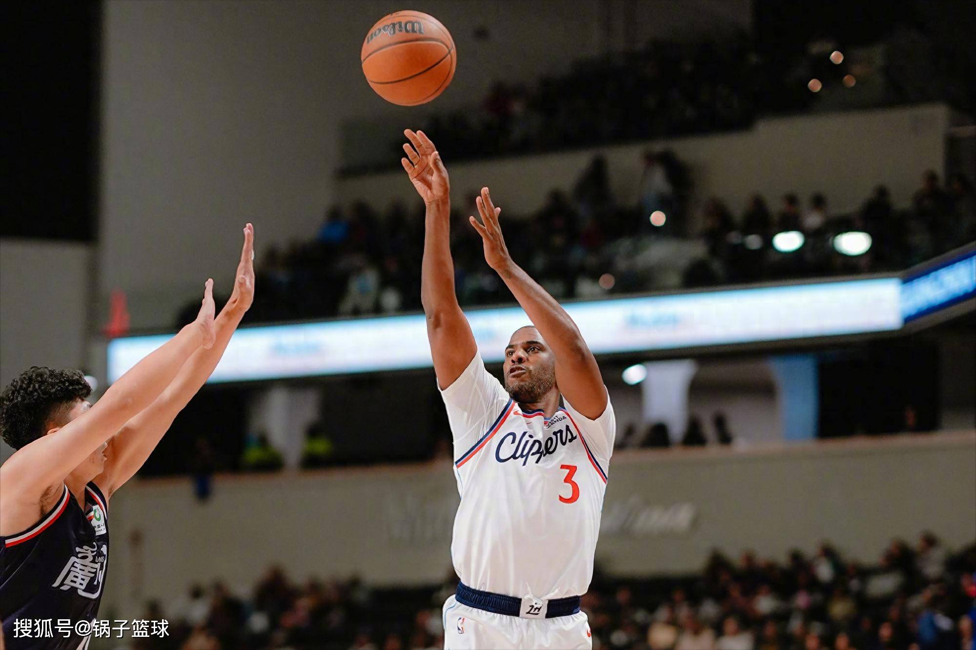 包含赛地聚焦:欧冠集结日热度飙升,洛杉矶快船复出首秀,态度坚定,阵容厚度经受考验的词条 包含赛地聚焦:欧冠集结日热度飙升,洛杉矶快船复出首秀,态度坚定,阵容厚度经受考验的词条