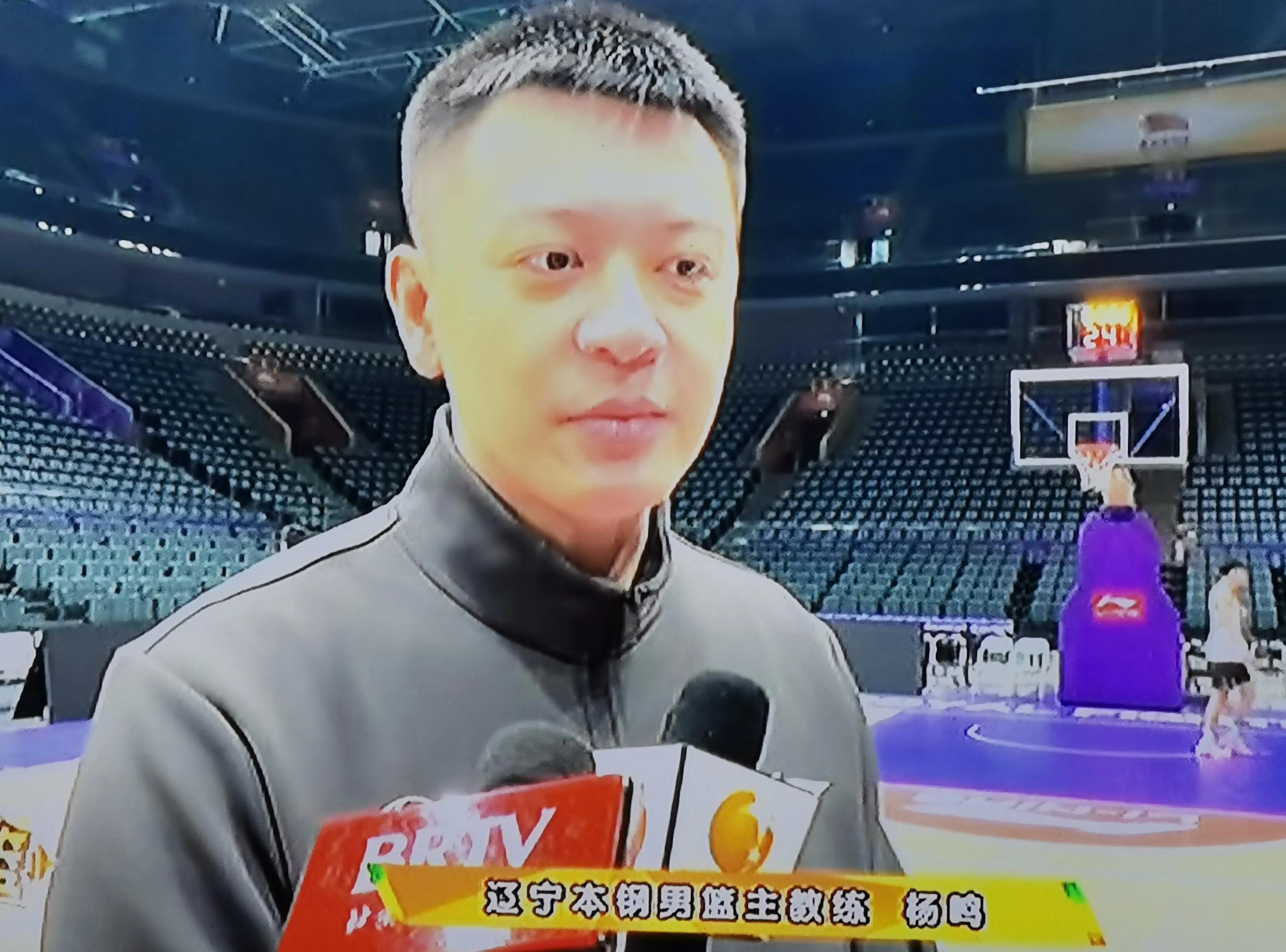 山东男篮发布备战花絮，窗口期内部沟通，德国杯任务艰巨，临场指挥获称赞的简单介绍