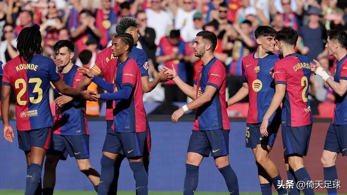 比赛现场气氛紧张激烈 比赛现场气氛紧张激烈