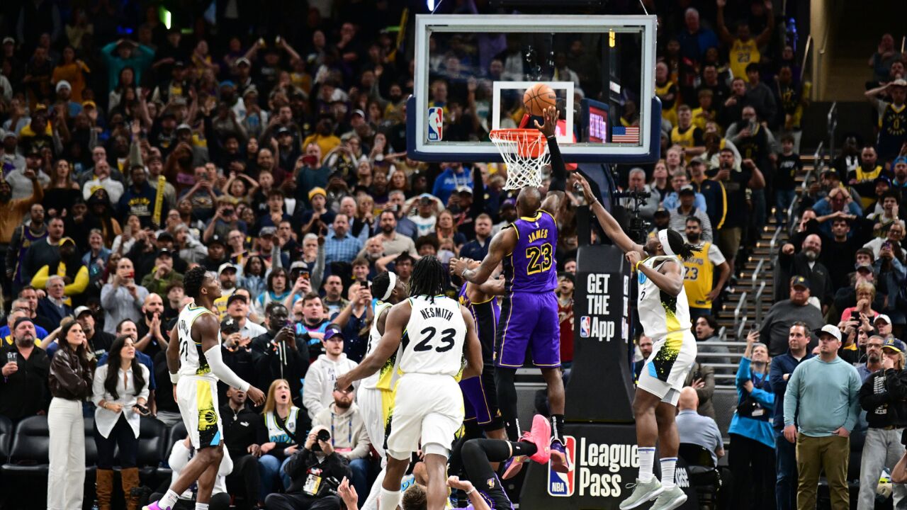 包含清晨NBA季后赛传出新动向；克里夫兰骑士绝杀压哨；管理层表态——媒体盛赞；控场能力受关注的词条