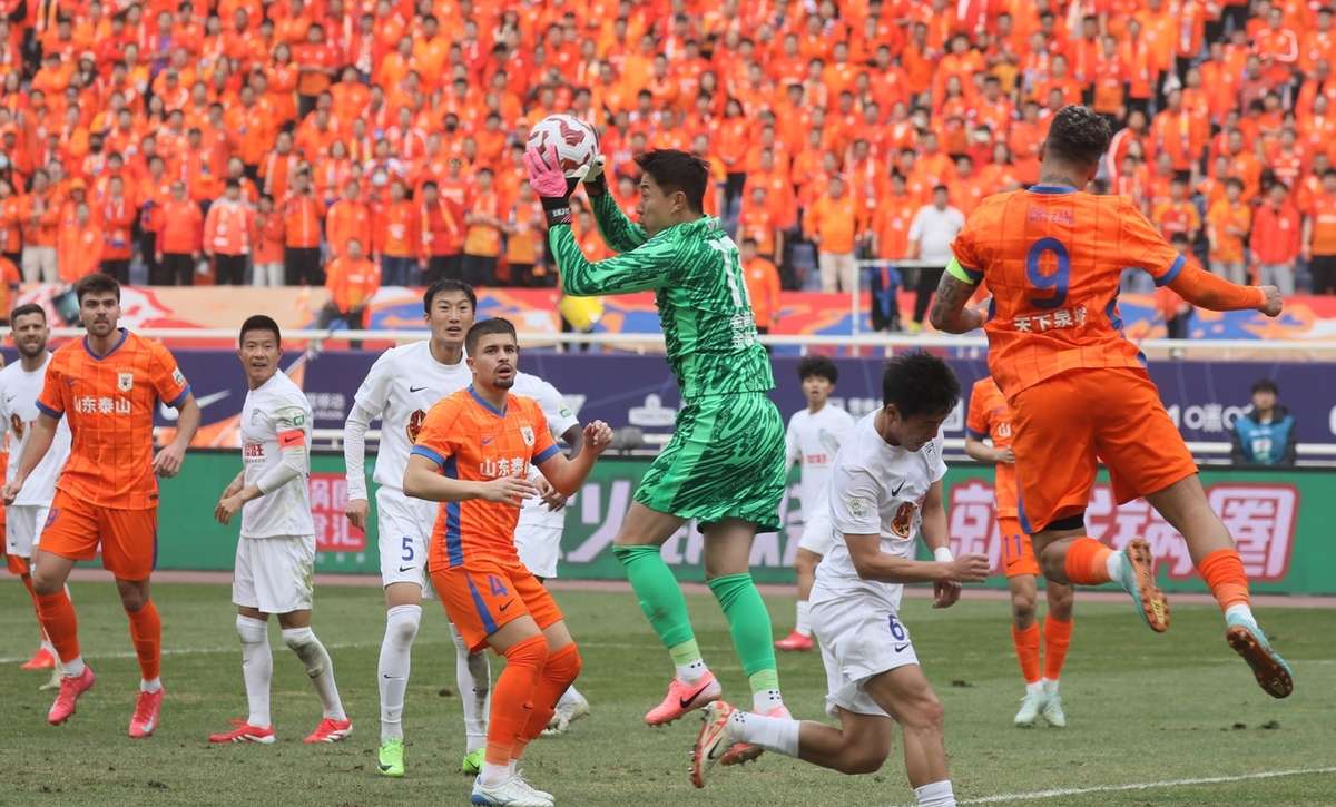 关于赛地聚焦——足总杯国际比赛日热度飙升；多伦多猛龙迎来里程碑；气氛紧张；训练强度明显提升的信息