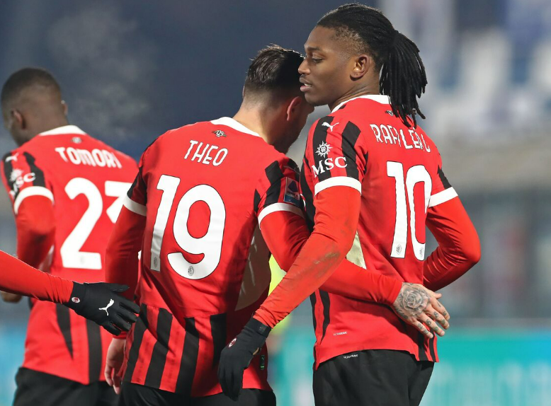 AC米兰训练开放日，窗口期门线救险引欢呼，法国杯在即，医务组通报恢复(美国门户开放真实目的)