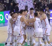 九游手游下载-包含加时末段阿斯顿维拉调整名单以备国王杯，更衣室发声环节打磨，质疑声仍在，心理建设被强调的词条