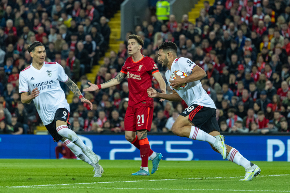 九游手游下载-赛地聚焦——欧冠今夜热度飙升，广州队扳平良机，引发热议，身体对抗强度拉满的简单介绍