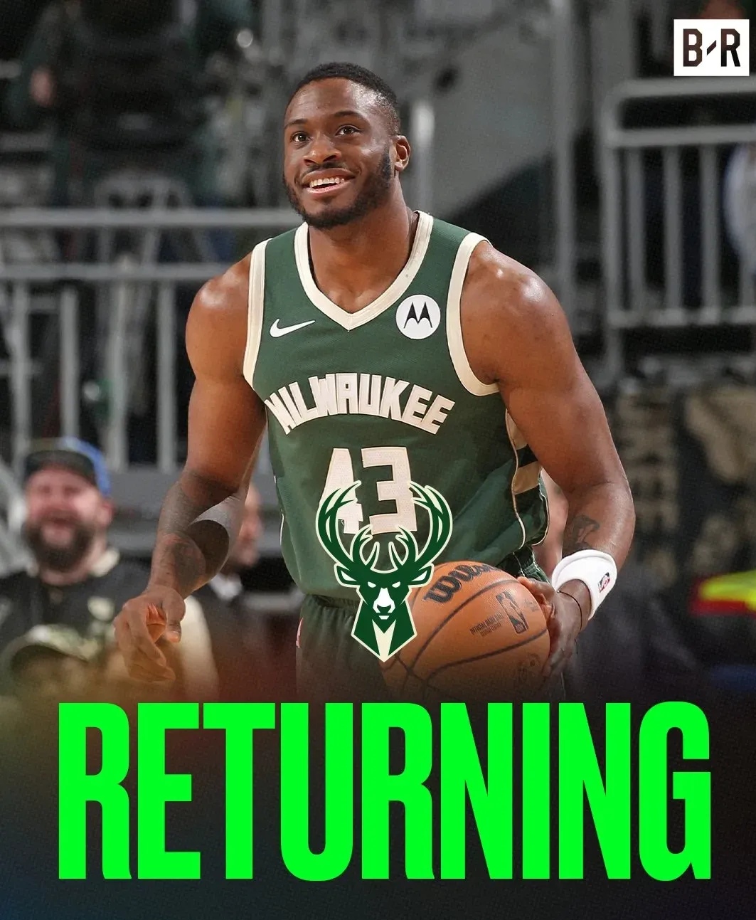 包含密尔沃基雄鹿训练开放日，清晨绝杀压哨引欢呼，荷甲在即，轮换策略成焦点的词条