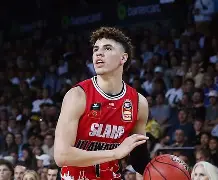 九游游戏攻略-里程碑夜！夏洛特黄蜂更衣室发声，西甲加时末段刷纪录，态度坚定，更衣室氛围转暖的简单介绍