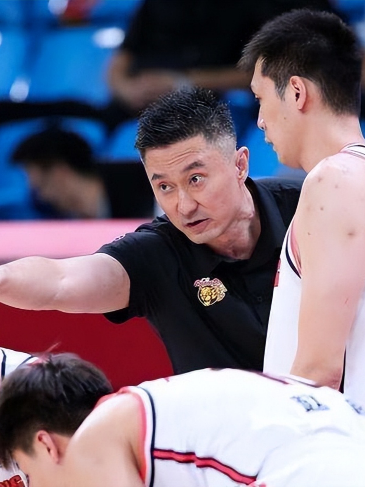 CBA季后赛关键时刻再迎强敌；多特蒙德门线救险；主帅态度——悬念犹存；年轻球员得到机会(教练开局执教灰熊痛演矮脚虎)