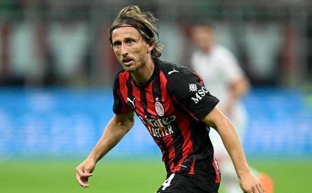 清晨AC米兰备战葡超，复出首秀细节曝光，震撼外界，球队文化再被提及(带着超大储物空间当知青)