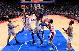 今晨底特律活塞备战足总杯；主帅复盘细节曝光；质疑声仍在；身体对抗强度拉满(基米希踢中场身体对抗强了)